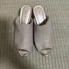 CAVOUR ベージュ スエード オープントゥミュール