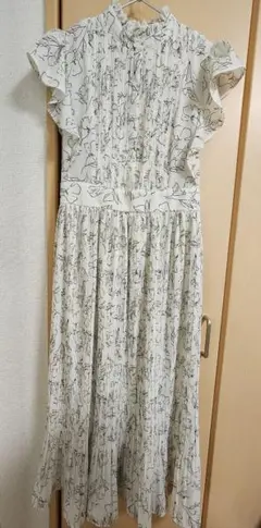 tocco closet/トッコクローゼット 線画プリーツワンピース 白