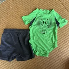 Under Armour ボディスーツとショートパンツセット