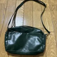 ダークグリーン ショルダーバッグ　新品未使用　バック　かばん