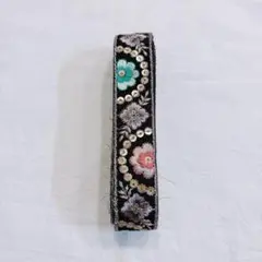 【メルカリ便】インド刺繍リボン　2m 黒地細幅