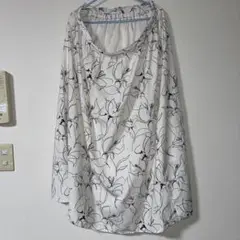 ホワイト フラワープリントスカート