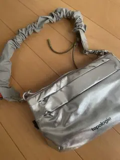 topologie シルバー サコッシュ