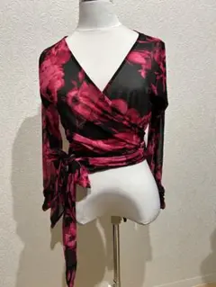 トップス　タカダンス❣️カシュクールタイプ❣️濃いピンクと黒❣️