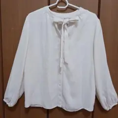 美品　春秋服　クチュールブローチ　アイボリーシフォンブラウス 長袖