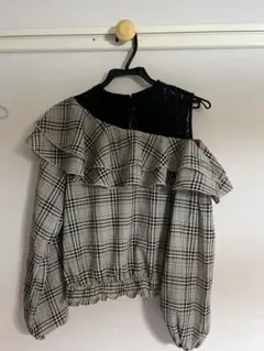 CECIL McBEE チェック柄フリル長袖ブラウス オフショルダー