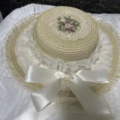 ベージュの刺繍麦わら帽子