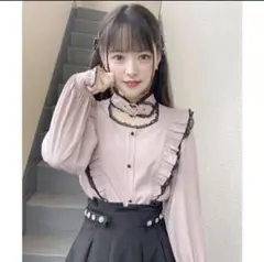 ♥︎ROJITA肩開き♥︎齊藤なぎさ♥︎ゆあてゃ着用♥︎Vラッフル切替半袖ブラウス♥︎ 齊藤なぎさ着用モデル】ゆあてゃロジータ肩開きVラッフル切替