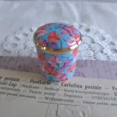 イギリス製　ハルシオンデイズ　筒型　フラワー　エナメル　アクセサリー　ピルケース