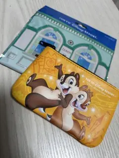 東京ディズニーリゾート パスポート柄 チップとデール ポーチ