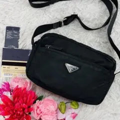 プラダ 斜め掛け カメラバッグ 三角ロゴ ナイロン 黒 B9061 ポシェット