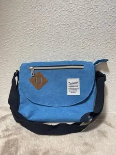 青いキャンバスショルダーバッグ