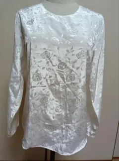 Dan バラ花柄 サテン 薄手長袖ブラウス 後ろボタン Mサイズ美品