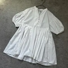 Emma Taylor エマテイラー　パール釦サイドプリーツブラウス　半袖
