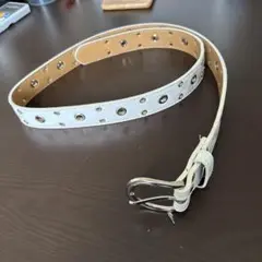 スタッズ付きホワイトベルト