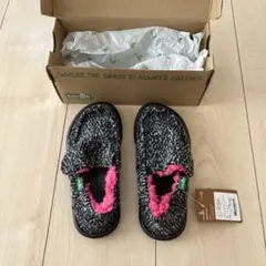 Sanuk スリッポン シューズ 黒とピンク 新品 箱付き