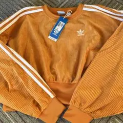 adidasオリジナル ショート丈トップス