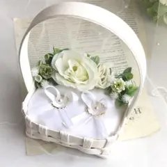 再販♡とっても軽い♡小さめのカゴ♡大人気のホワイトローズ♡リングピロー かご♡
