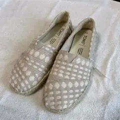 新品　TOMS ステッチ　スリッポン W5 トムス　22センチ