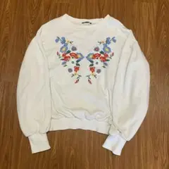 ホワイト 花柄刺繍 トレーナー Mサイズ