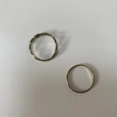 波状模様リングと模様なしのリング