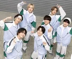 なにわ男子着用　NBB WEEKEND トラックパンツ