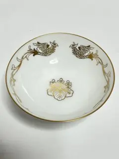 【激レア】皇室 下賜品 宮中晩餐会 磁器製 菊の御紋 瑞鳥 金絵　酒器 天皇陛下 激レア】皇室 下賜品 宮中晩餐会 磁器製 菊の御紋 瑞鳥 金絵 酒