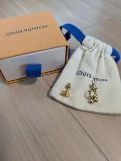 LOUIS VUITTON ゴールドハート型ピアス