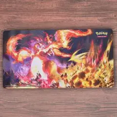 【海外 プレイマット】ポケモン リザードン ウルトラプレミアム《折り畳み発送①》