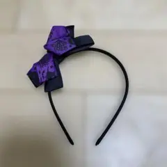 紫と黒のリボン付きカチューシャ