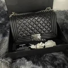 CHANEL ブラック ショルダーバッグ