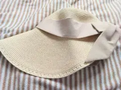 ベージュ　リボン付き　麦わら帽子　つば広い♪♪