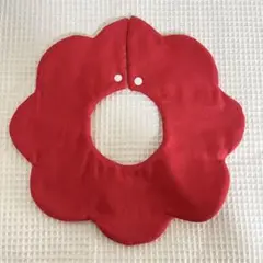 赤い花型スタイ　万博カラー　万博コーデ