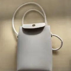 ホワイト ショルダーバッグ 前面ポケット付き