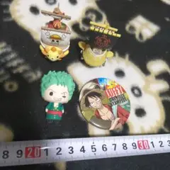 ワンピース フィギュア＆缶バッジ 4点セット　まとめ売り　匿名配送　ルフィ　ゾロ