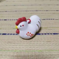 陶器製 鶏の置物 赤い紐付き