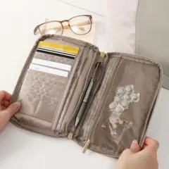 スリコ　3coins お薬手帳ケース ベージュ スリーコインズ　ポーチ