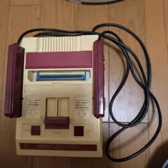 任天堂ファミリーコンピュータ 本体 コントローラー付きジャンク品。