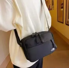 【極美品】ノースフェイスミニショルダーバッグ Black