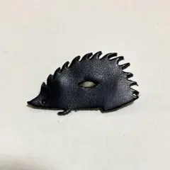 レザーミニブローチ【ハリネズミデザイン】