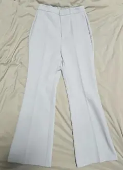 GU フレアパンツ 新品未使用 ベージュ Mサイズ