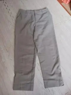 ベージュ ストレートレッグ カジュアルパンツ