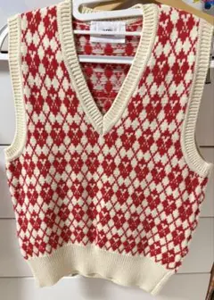 美品　二回着用　Ami Paris アミパリ　ニットベスト　レディース amiparis ニットベスト