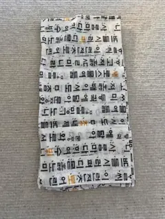 韓国語付きのハンカチ