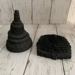 ボロブドゥール遺跡　仏塔と仏像の置物