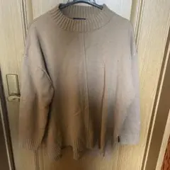 ベージュ クルーネック 長袖ニットセーター