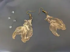 金魚デザイン ゴールドピアス
