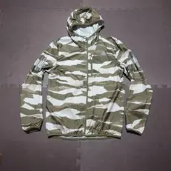 adidas 迷彩ウィンドブレーカー フード付き
