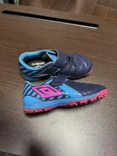 【値下げ】umbro pro サッカーシューズ ネイビー/ピンク　ジュニア