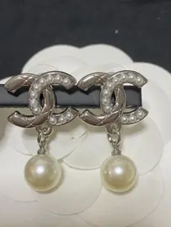CHANEL ヴィンテージ チャームボタン ピアス